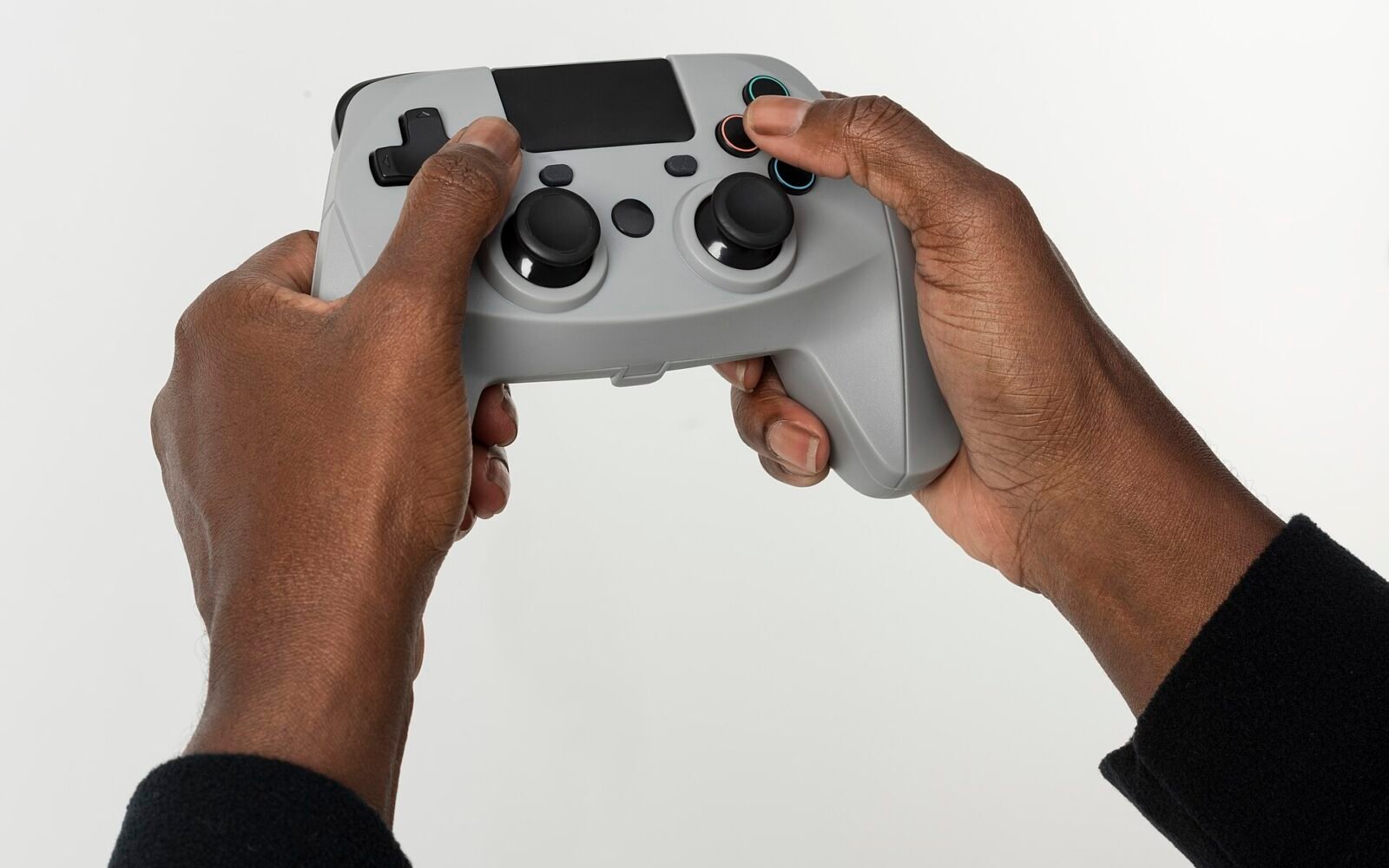 Game controller used for cloud gaming